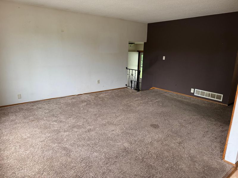 663 Iowa Ave E, Saint Paul, MN 55106