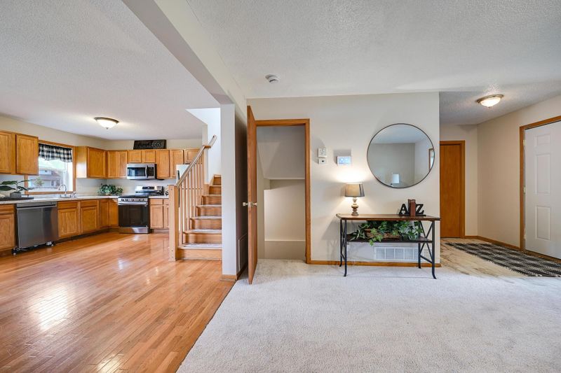 927 Charles Ave, Saint Paul, MN 55104
