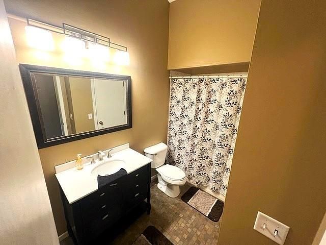 6600 Upper 23rd St N, Oakdale, MN 55128