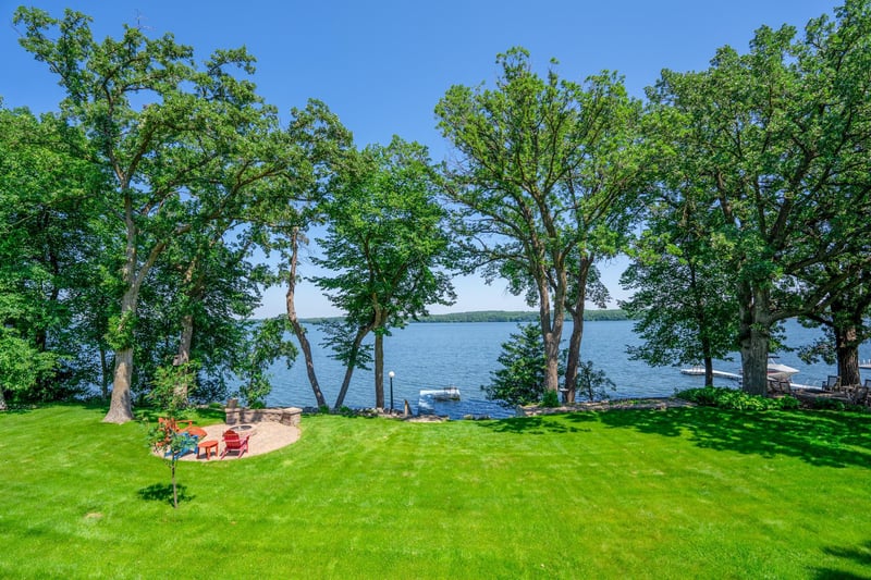 870 S Andrew Dr NE, New London, MN 56273