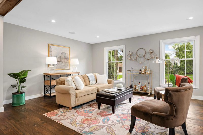 6712 Hillside Ln, Edina, MN 55439