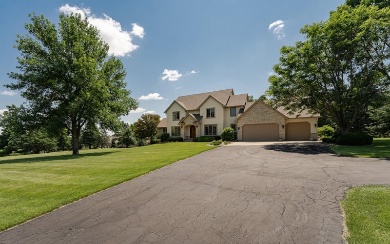 160 River Bluff Pl NW, Rochester, MN 55901
