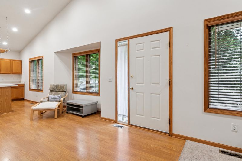 3406 Eagan Oaks Ct, Eagan, MN 55123