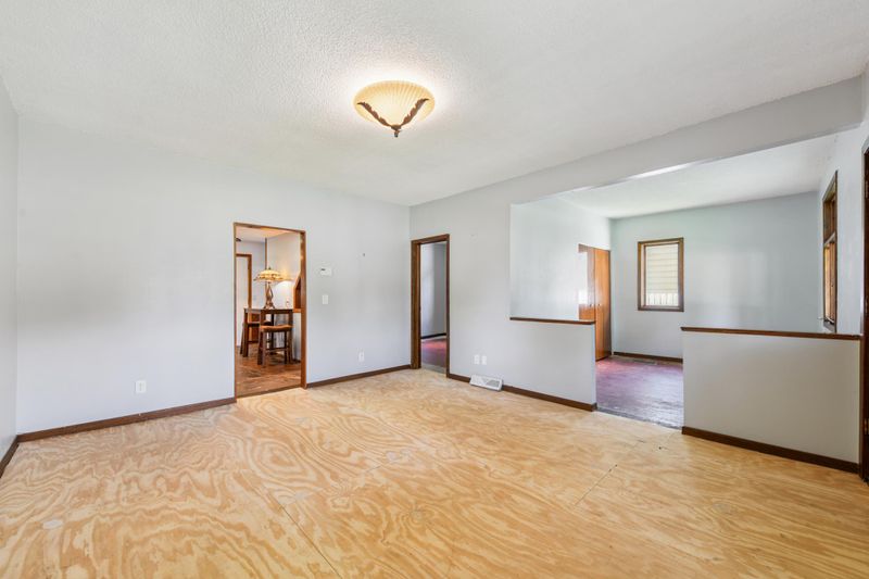 306 6th Ave W, Shakopee, MN 55379