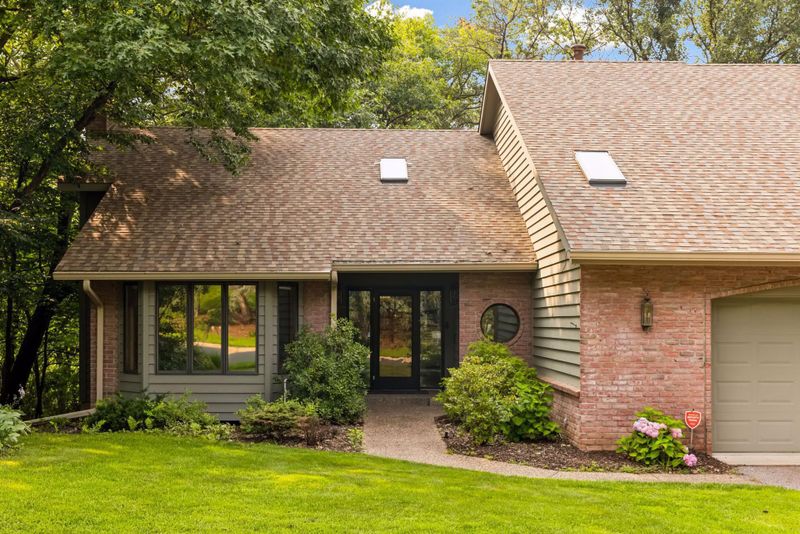 8048 Telegraph Rd, Bloomington, MN 55438