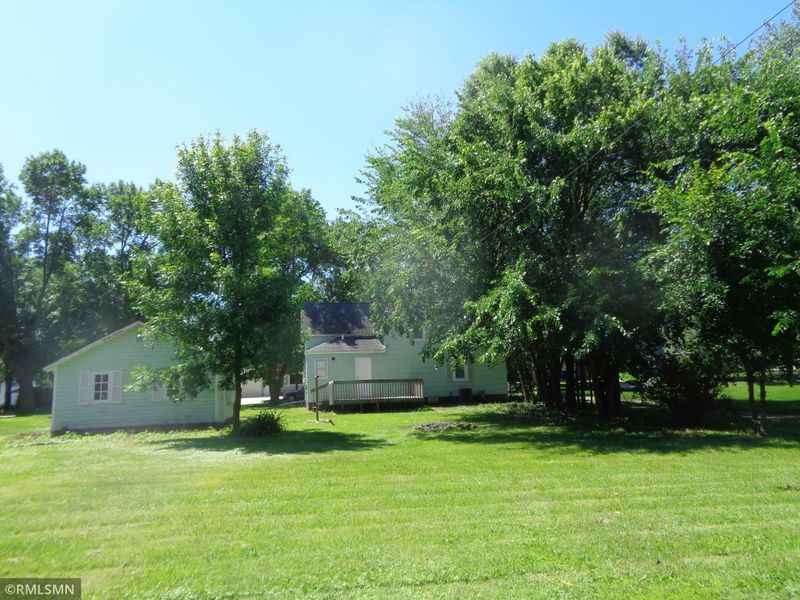 1021 E 13th St E, Glencoe, MN 55336