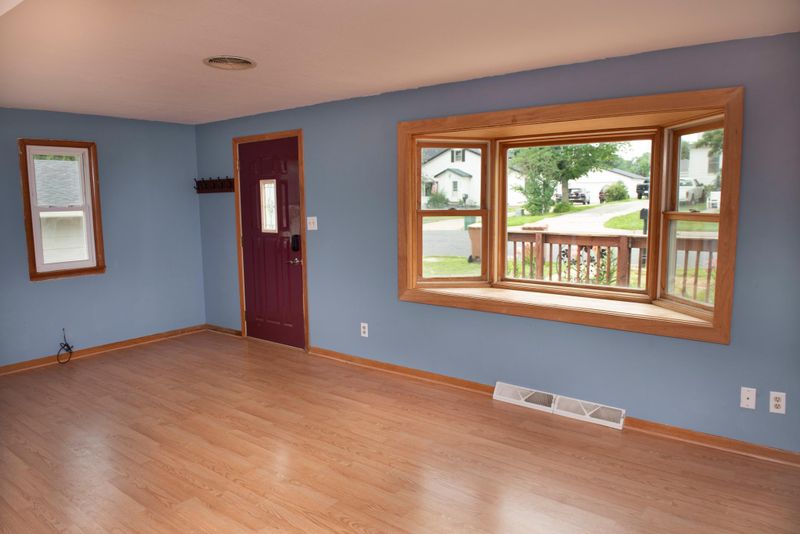 304 Pearl St, Spring Valley, MN 55975