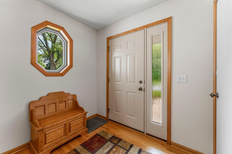 3726 Wescott Hills Dr, Eagan, MN 55123
