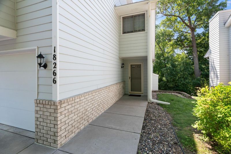 18266 Cascade Dr, Eden Prairie, MN 55347