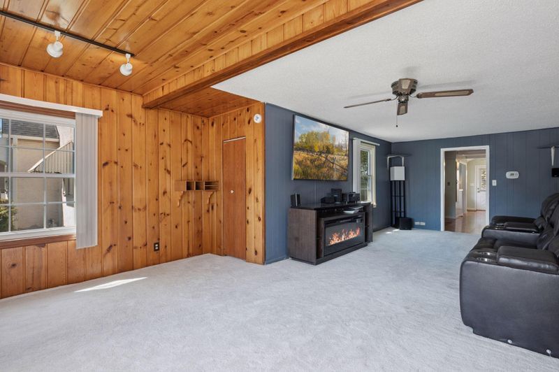 1051 Farrington St, Saint Paul, MN 55117