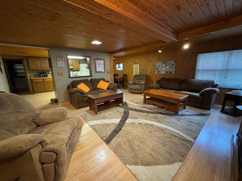 703 Center St E, Roseau, MN 56751