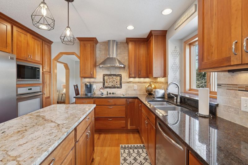 13267 Danner Pa, Rosemount, MN 55068