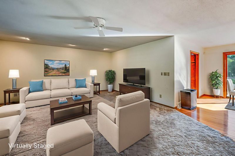105 Eltinge Pl, Fairmont, MN 56031
