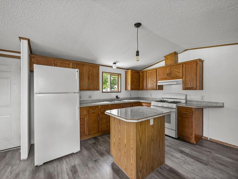 46 Riverside Terrace Dr, Watertown, MN 55388
