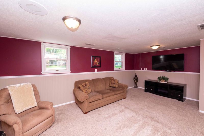 8068 Hyde Ln S, Cottage Grove, MN 55016
