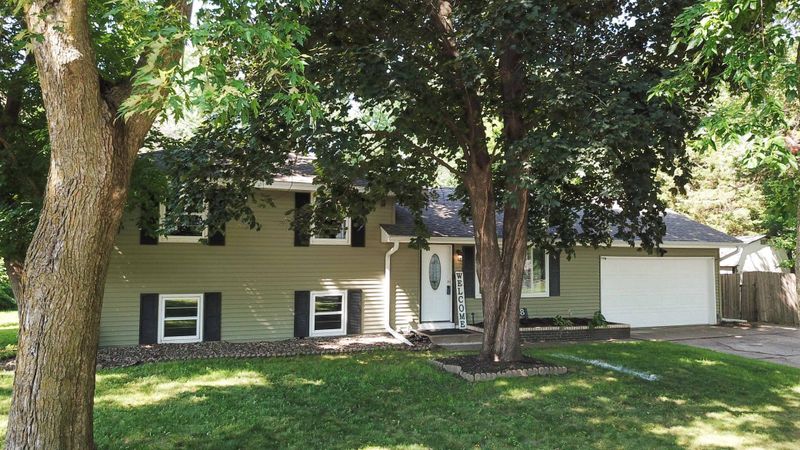 8068 Hyde Ln S, Cottage Grove, MN 55016