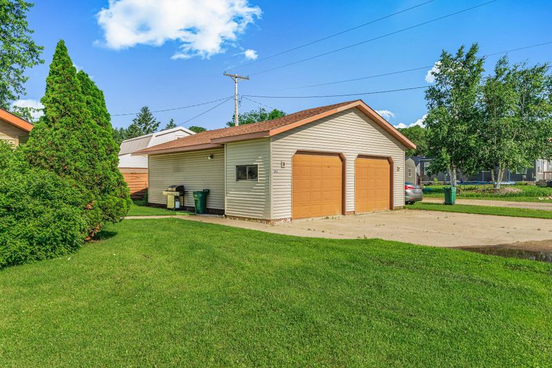 302 3rd Ave N, Bowlus, MN 56314