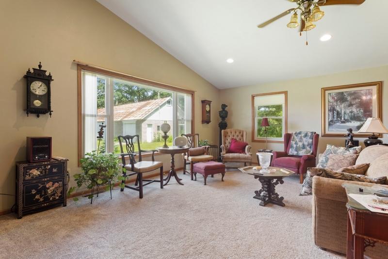 322 Central Ave N, Eagle Bend, MN 56446