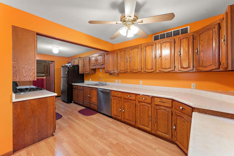 7609 James Ave N, Brooklyn Park, MN 55444