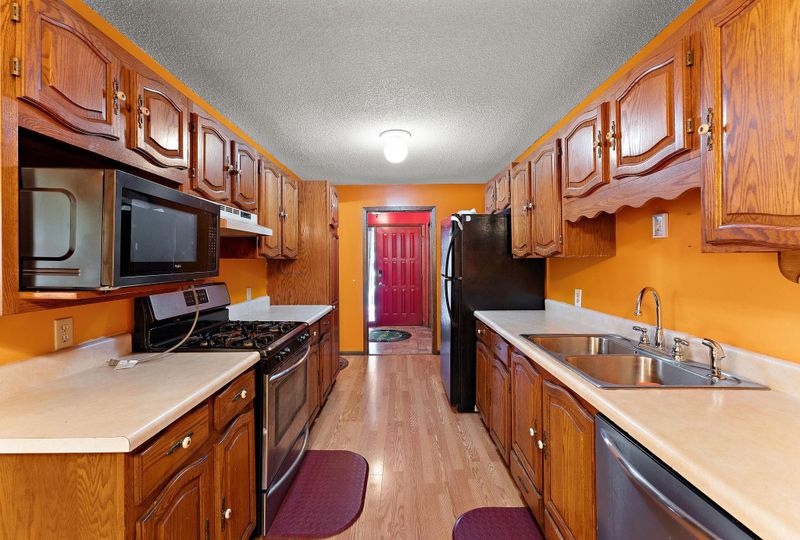 7609 James Ave N, Brooklyn Park, MN 55444