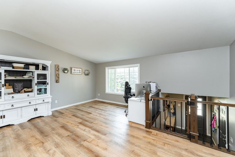 2 Lillie Ln SE, Pine Island, MN 55963