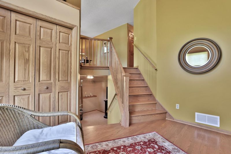 6 Pleasant View Ln, Circle Pines, MN 55014