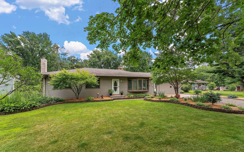 331 9th St N, Bayport, MN 55003