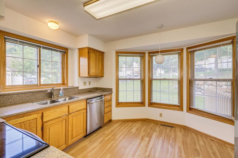 12818 Eastview Curve, Apple Valley, MN 55124