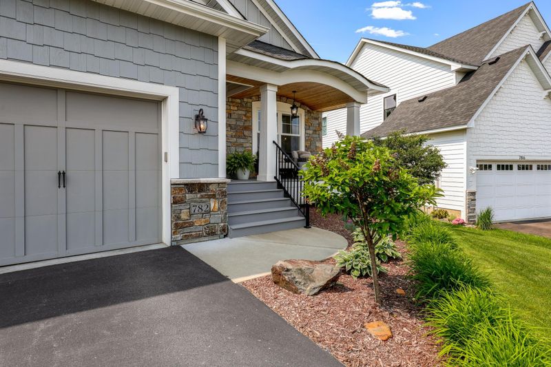 782 Summerbrooke Ct, Eagan, MN 55123