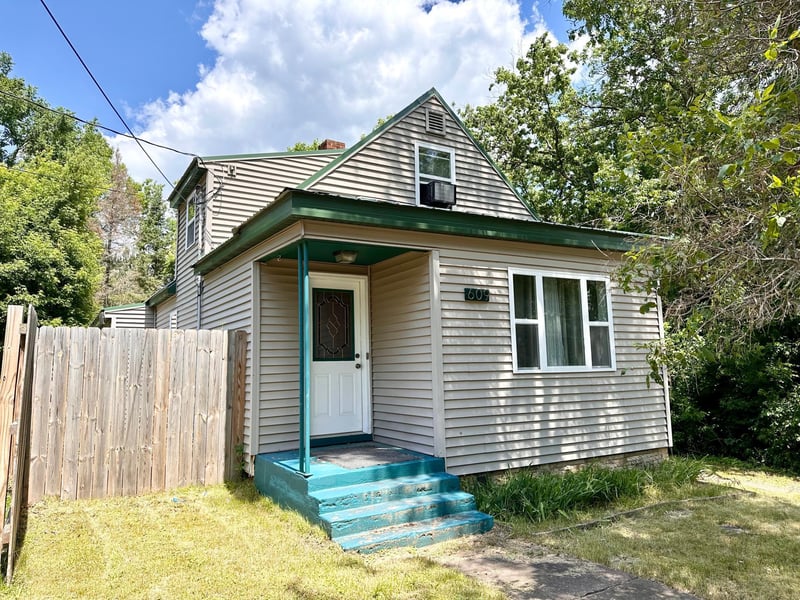 609 6th St, Moose Lake, MN 55767