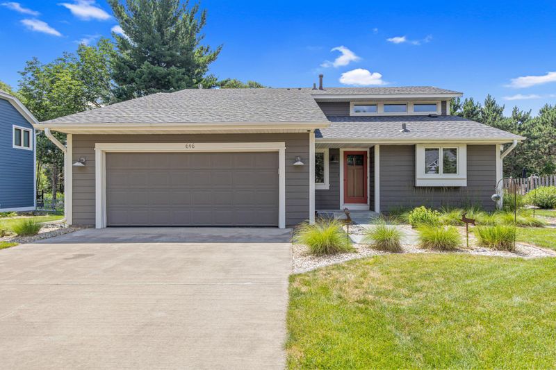 646 White Birch Dr, Shoreview, MN 55126
