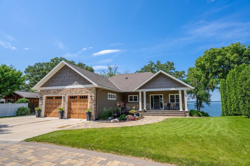 311 Lake Ave S, Spicer, MN 56288
