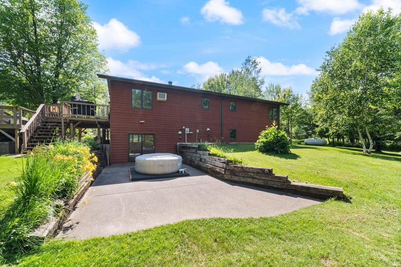 589 Seboe Rd, Wrenshall, MN 55797