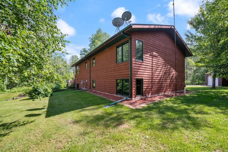 589 Seboe Rd, Wrenshall, MN 55797