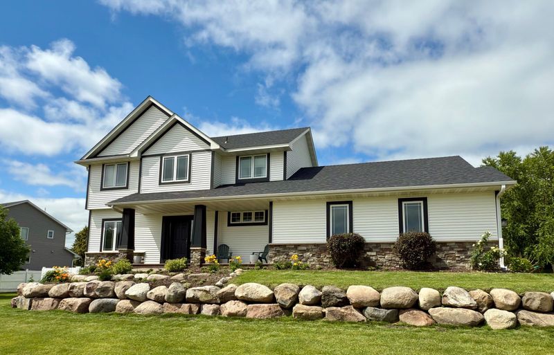 2130 Erie Dr, Northfield, MN 55057