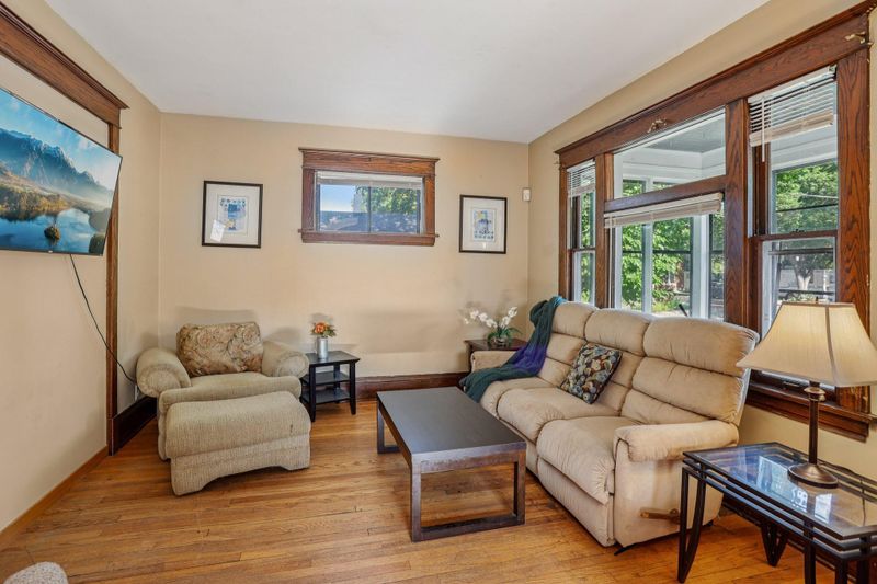 556 Charles Ave, Saint Paul, MN 55103
