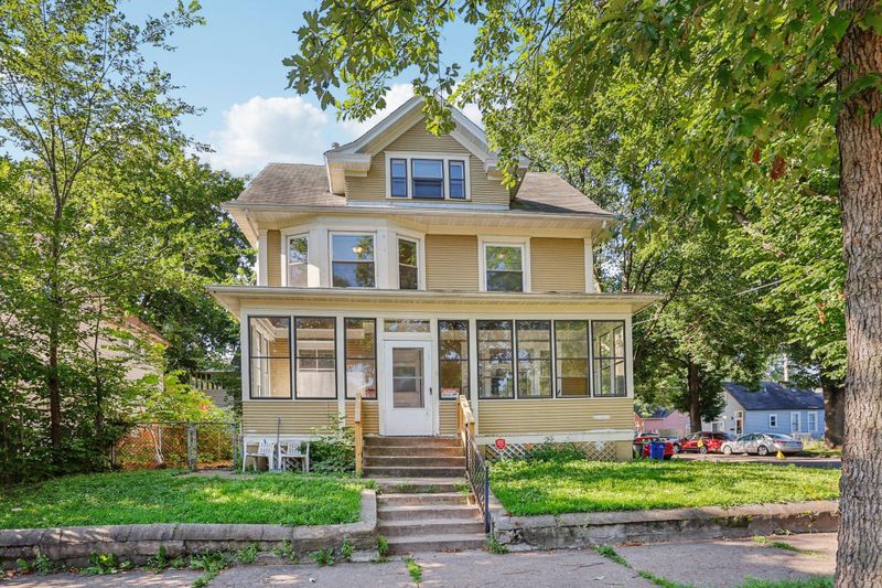 556 Charles Ave, Saint Paul, MN 55103