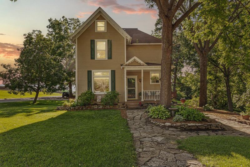 128 5th Ave SW, Faribault, MN 55021
