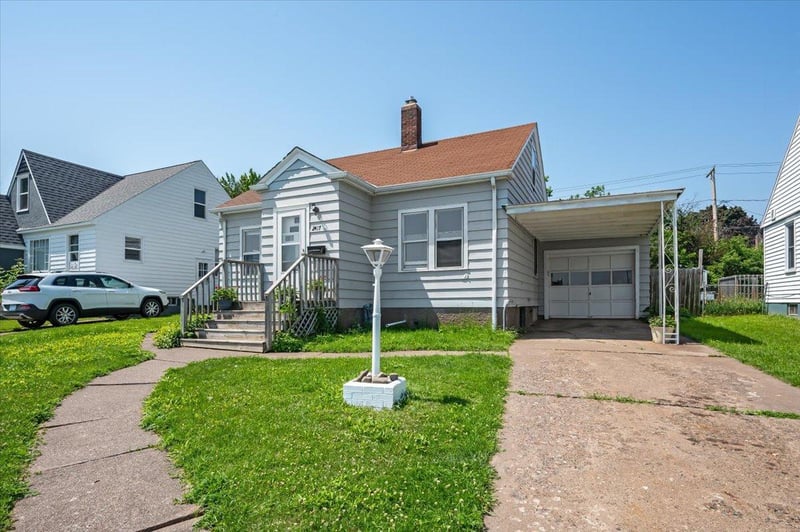 2417 London Rd, Duluth, MN 55812