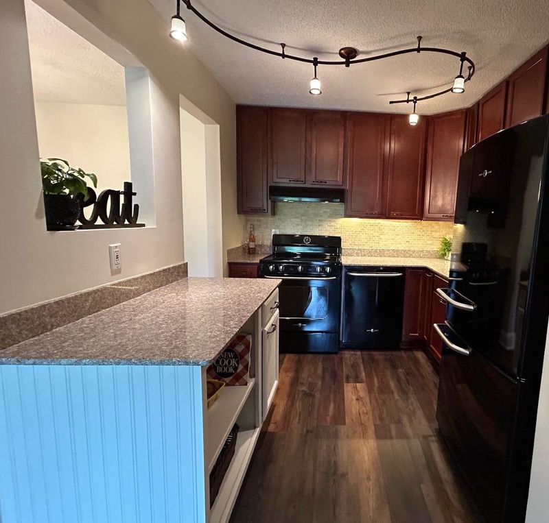 3420 Golfview Dr #114, Eagan, MN 55123