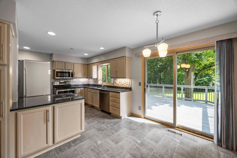 3716 Chatham Ct, Arden Hills, MN 55112