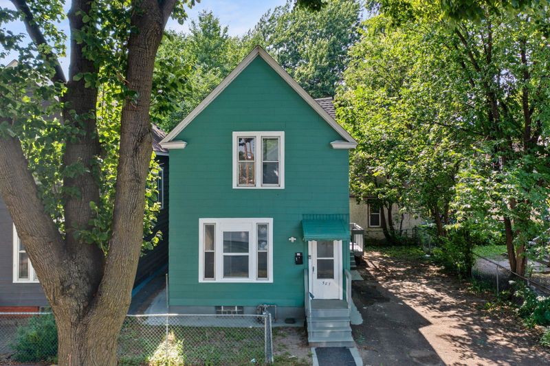 587 Elfelt St, Saint Paul, MN 55103