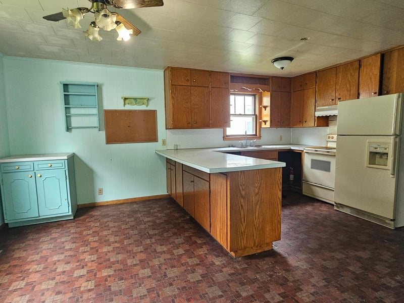 211 Colfax Ave NE, Hector, MN 55342