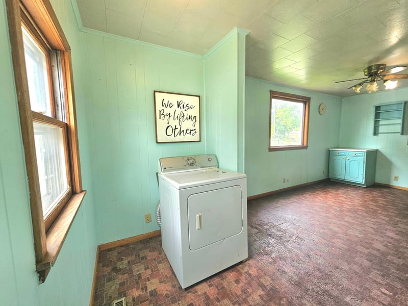 211 Colfax Ave NE, Hector, MN 55342