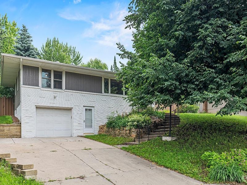 1096 Hackmann Cir NE, Fridley, MN 55432