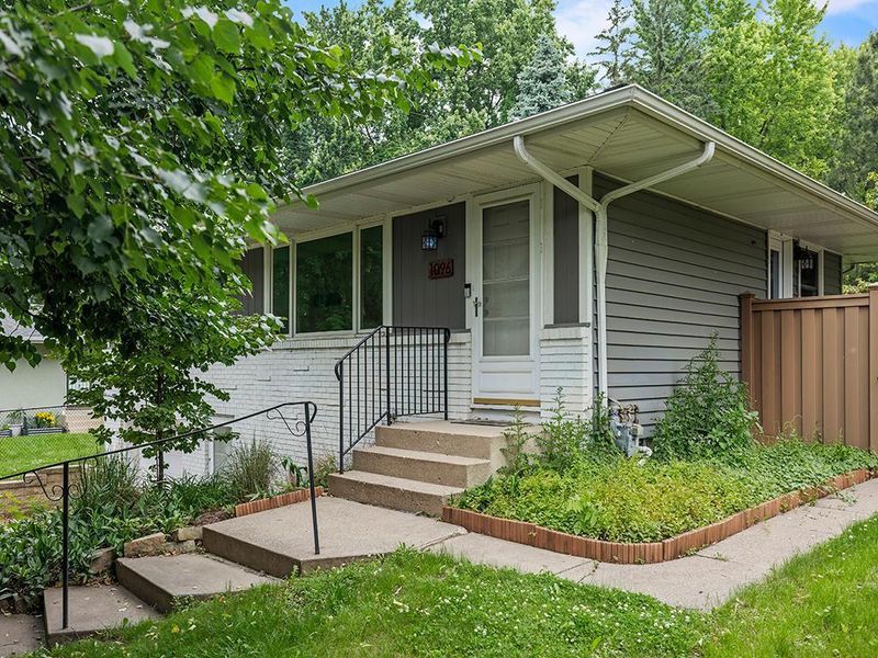 1096 Hackmann Cir NE, Fridley, MN 55432