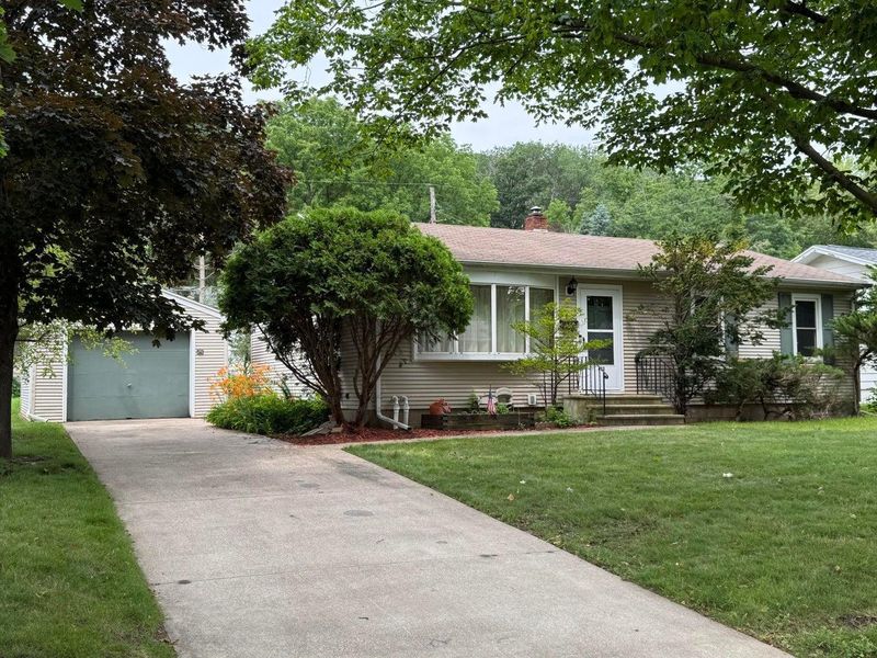 480 S Hill St, La Crescent, MN 55947