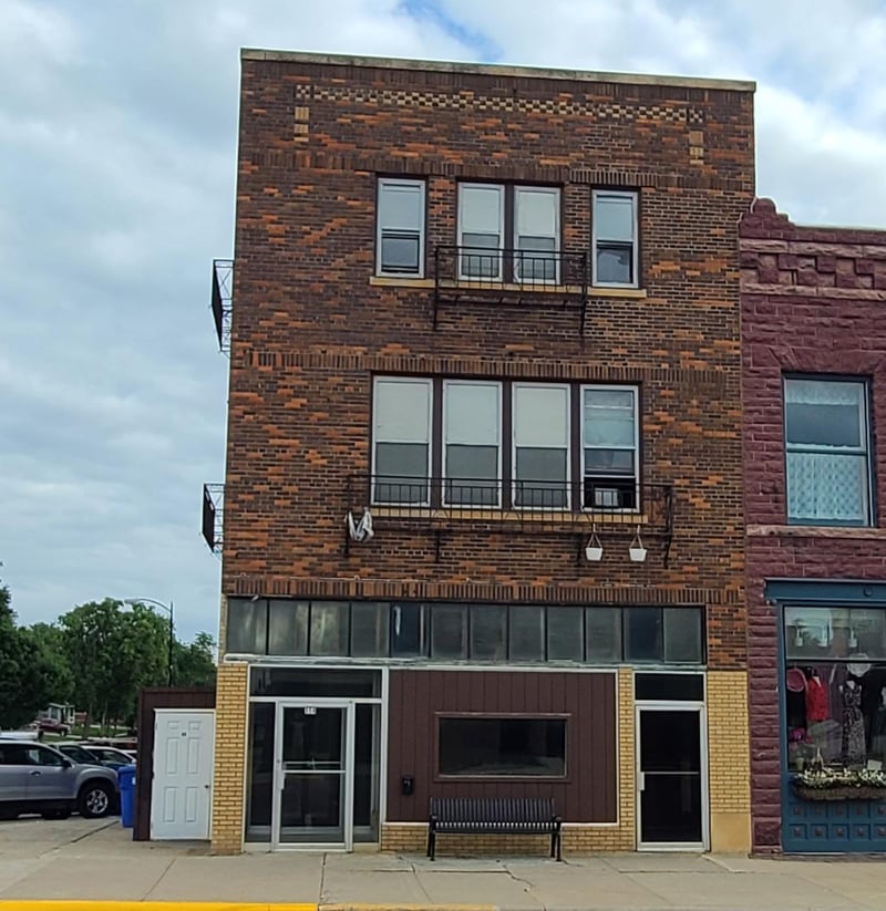114 E Main St, Pipestone, MN 56164