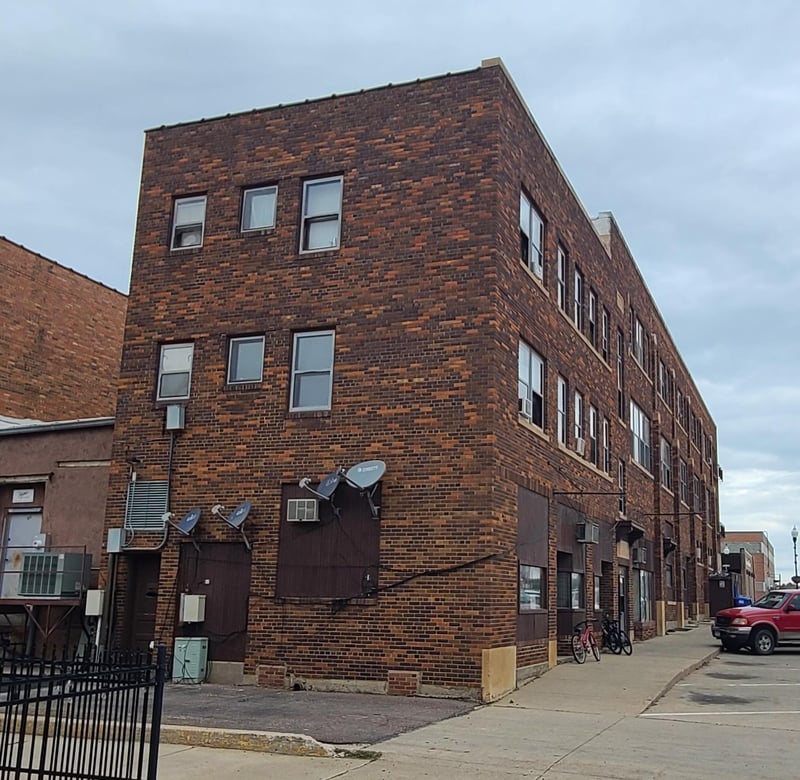 114 E Main St, Pipestone, MN 56164