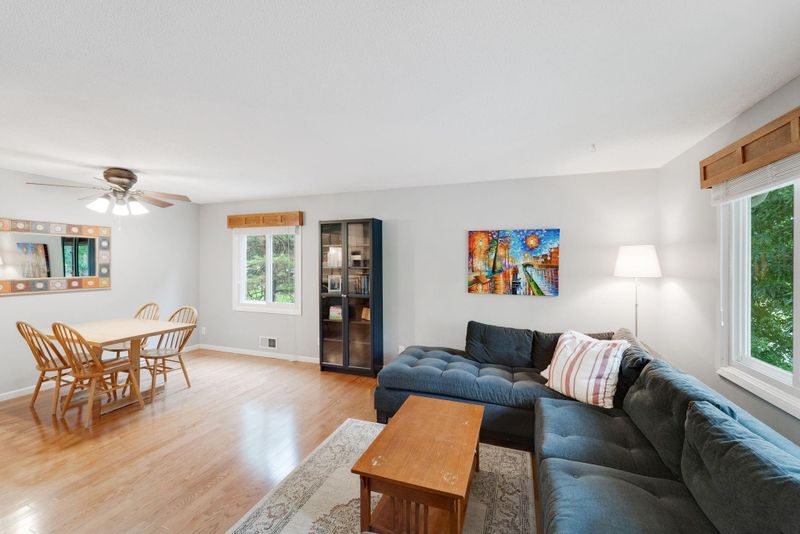 4681 Ridge Cliff Dr, Eagan, MN 55122
